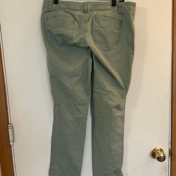 Loft size 10 ladies olive green cropped pants - Picture 2 of 7